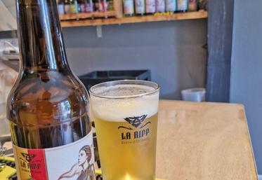 À Saint-Pryvé-Saint-Mesmin, Matthieu Saunois, fondateur de la brasserie La Riff, lance L’Orléenne, une bière blonde élaborée avec du maïs pop-corn de Beauce et des ingrédients locaux. 
