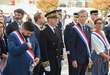 Lundi 31 août, à Chartres. Le nouveau préfet d'Eure-et-Loir, Xavier Pelletier (à g.), a pris ses fonctions lors d'une cérémonie traditionnelle et très officielle.