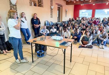 Mardi 1er septembre, à La Bazoche-Gouet. Les étudiants vétérinaires ont été accueillis au sein de l’exploitation de la famille Guéret pour une soirée autour de l’élevage eurélien.