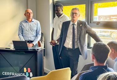 Mardi 22 septembre, à Chartres. Les chiffres de l'agriculture départementale ont été livrés par Jean-François Le Pironnec (à g.) et Ousseynou Sall (au c.), en présence du directeur général de Cerfrance alliance Centre, Nicolas Krajevtich (à d.).