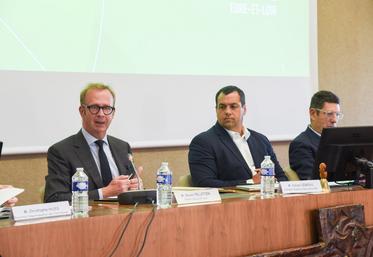 Lundi 21 septembre, à Chartres. Le nouveau préfet d'Eure-et-Loir, Xavier Pelletier (à g.), s'est longuement exprimé lors de la session de la Chambre présidée par Yohann Serreau (à d.).