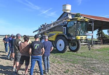 Mercredi 23 septembre, à Danzé. Les agriculteurs étaient au rendez-vous du Démo tour Arland organisé par le garage Beauger d'Épuisay.