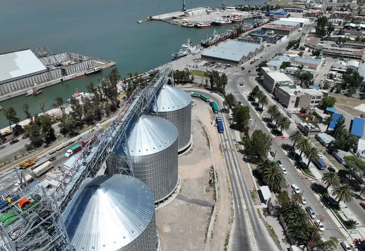 Les trois nouveaux silos de Cargill inauguré en février dernier à Bahía Blanca.