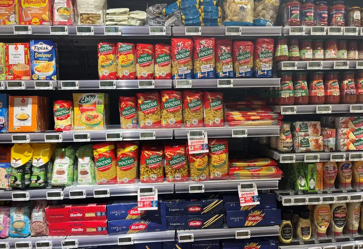 rayon de pâtes dans une supérette