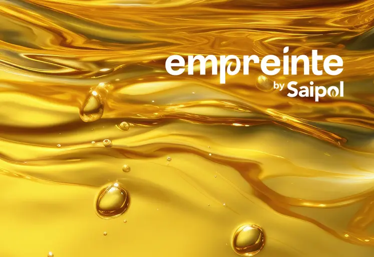 Le logo "empreinte by Saipol" sur une image en arrière plan d'une huile végétale en gros plan.