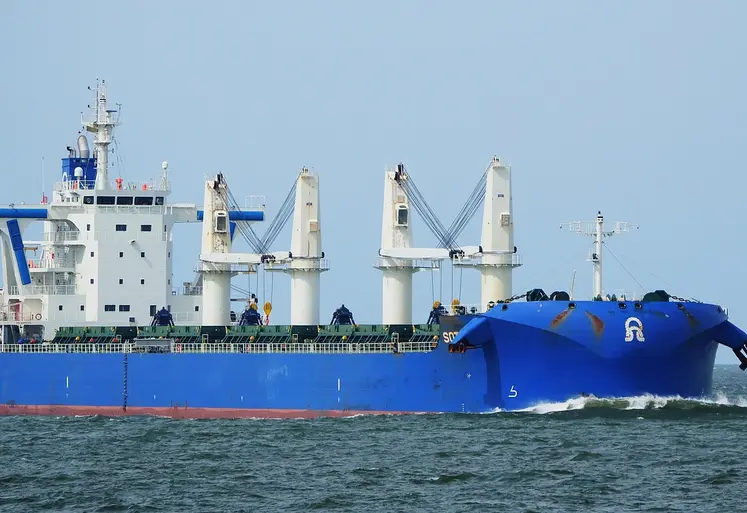 Navire maritime, sur l'océan.