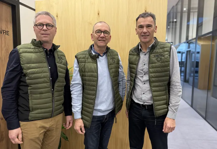 De gauche à droite : Franck Bluteau, nouveau président de la Cavac, Jérôme Calleau, ancien président de la Cavac, et Olivier Joreau, directeur général