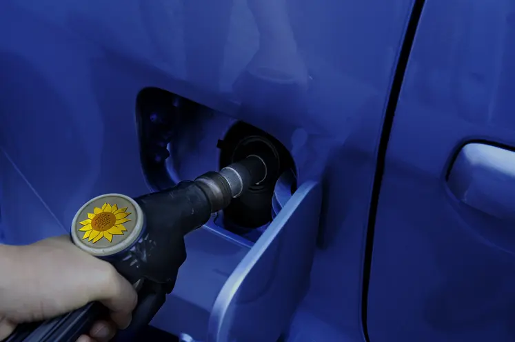Pompe de B100, qui alimente un véhicule.