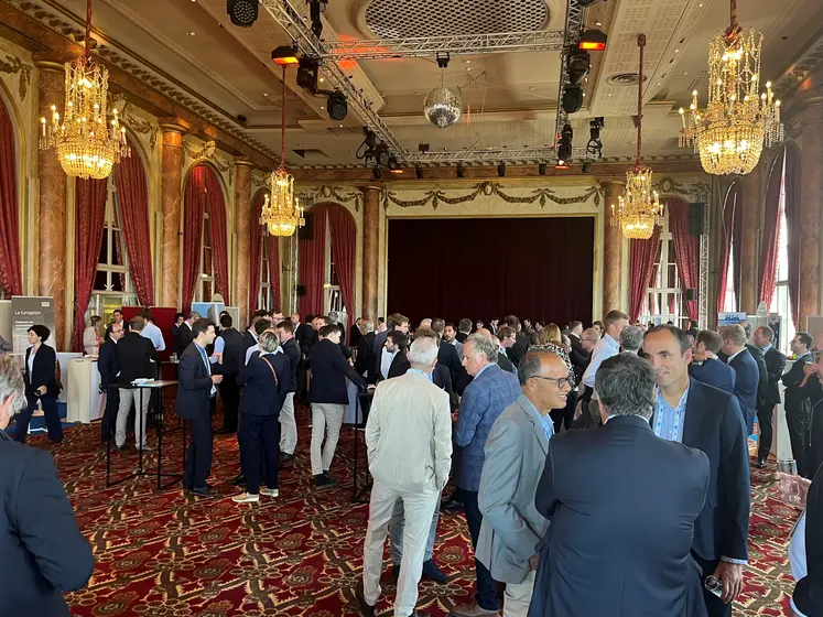 Participants à la bourse décentralisée organisée par AgroParisBourse au Casino barrière de Deauville le 12 septembre 2025.