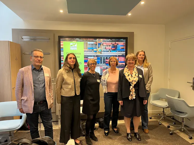 De gauche à droite : Ghislain Caron (Cargill), vice-président de l'Usipa, Carlota Pons (Tereos), vice-présidente, Mariane Flamary, déléguée générale, Sophie Verpoort (ADM), trésorière, Marie-Laure Empinet (Roquette), présidente et Cécile Duputel (Roquette), administratrice à l'AG de l'Usipa le 25 septembre 2025