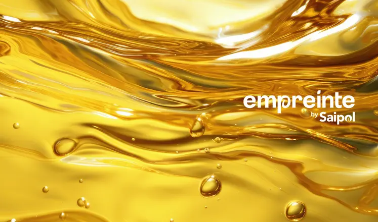 Le logo "empreinte by Saipol" sur une image en arrière plan d'une huile végétale en gros plan.