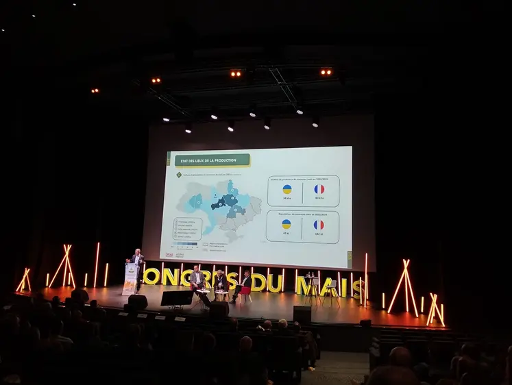 Olivier Antoine, expert associé au club Demeter, intervient lors d'une conférence lors du Congrès du maïs à Orléans le 19 novembre 2025.