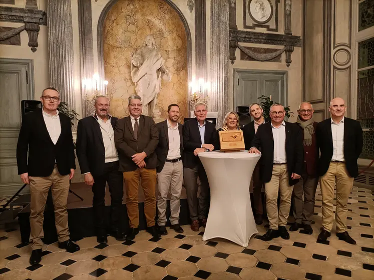 Le conseil d’administration de la Bourse de commerce de Rouen : outre le président Stéphane Ménard (Alternae), les vice-présidents Magali Bernamont (NatUp) et Frédéric Monchablon (Soufflet Négoce by InVivo), le trésorier Manuel Gaborieau (Haropa Port de Rouen) et le secrétaire général Eric Eskinazi (BCR), les autres membres sont Christian Cailleux (BCR), Daniel Eisma (Control Union), Luc Dumesnil (négoce Dumesnil SAS), Pascal Prud’homme (Eurochem), Aurélien Perier (Humann & Taconet), Loïc Reynaud (Sea Inves