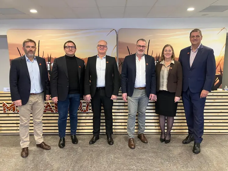Photo de groupe de l'équipe dirigeante de Maïsadour lors de la conférence de presse du 5 décembre 2025