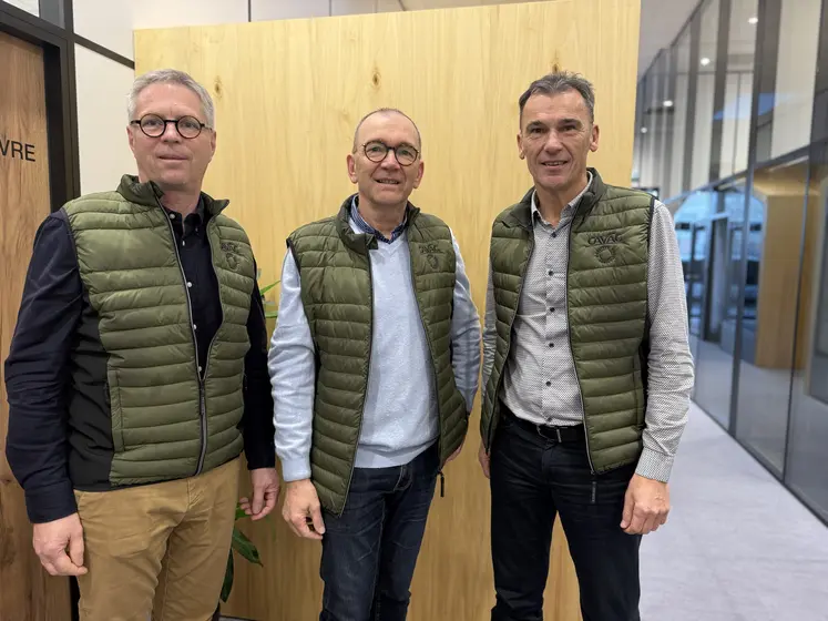 De gauche à droite : Franck Bluteau, nouveau président de la Cavac, Jérôme Calleau, ancien président de la Cavac, et Olivier Joreau, directeur général de la Cavac.