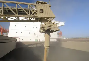 chargement de blé sur un bateau à destination du Moyen-Orient