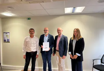 De gauche à droite : Loïc Morisseau, élu NégoA et référent des projets RSE, Christophe Prouteau, président NégoA Centre-Atlantique, Antoine Pissier, président de NégoA et Maïlys Borzée, responsable des ressources humaines chez AgriAlliances