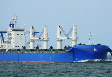 Navire maritime, sur l'océan.