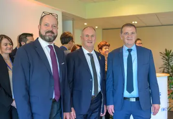De gauche à droite, Charles Descamps, nouveau directeur de Nord Céréales, Joël Ratel, ancien directeur de Nord Céréales, et Laurent Bué, président de Nord Céréales, lors de l'assemblée générale de Nord Céréales le 5 décembre 2025.