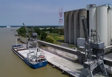 Photo d'un navire céréalier à Bassens.