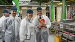 Annie Genevard et Albert Mathieu, président-directeur-général de Panzani, lors de la visite de la ministre dans l'usine de Marseille