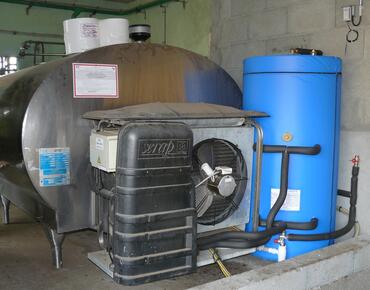 récupérateur de chaleur à côté d'un tank à lait