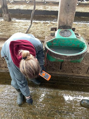 <em class="placeholder">mesure des courants parasites dans un abreuvoir</em>