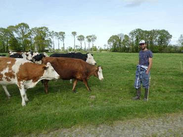 <em class="placeholder">Simon Gallerand, éleveur laitier</em>