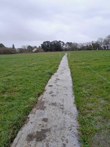 <em class="placeholder">Chemin bétonné pour accéder aux parcelles de pâturage</em>