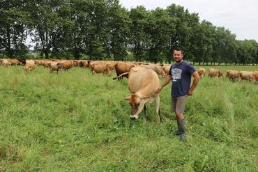 <em class="placeholder">Grands troupeaux&nbsp;: maintenez-vous le pâturage de vos vaches laitières&nbsp;?</em>