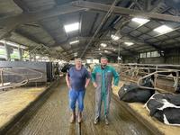 <em class="placeholder">Thierry et Tristan Cluzel, éleveurs laitiers. </em>