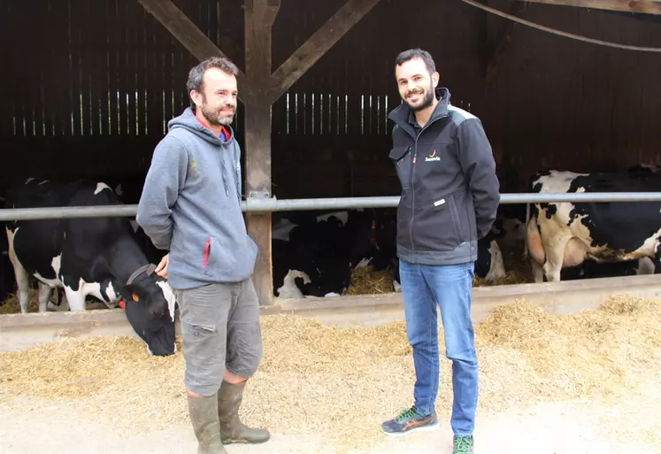 Jocelin Lenoir, éleveur, et Germain Néré, Seenovia : « La paille broyée augmente l’ingestion et sécurise la ration des vaches taries. »