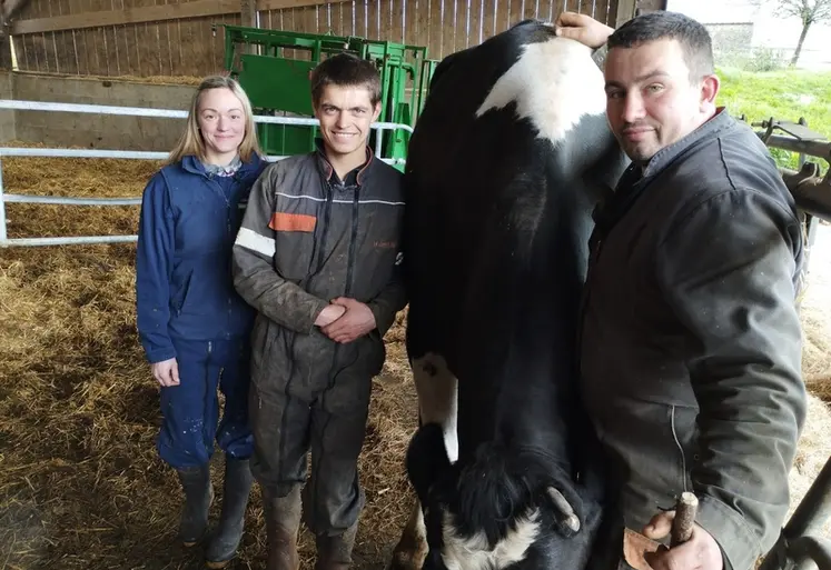 <em class="placeholder">Didier Fontaine, polyculteur éleveur dans la Sarthe, avec deux jeunes</em>