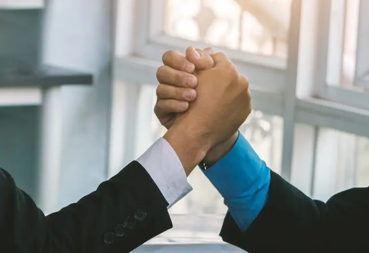 <em class="placeholder">Close up two business men arm wrestling , Business competition concept</em>