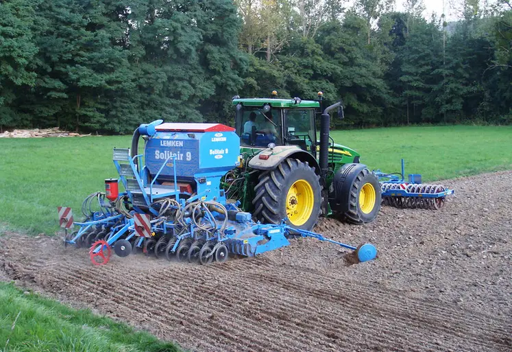 <em class="placeholder">tracteur et matériel de préparation du sol </em>