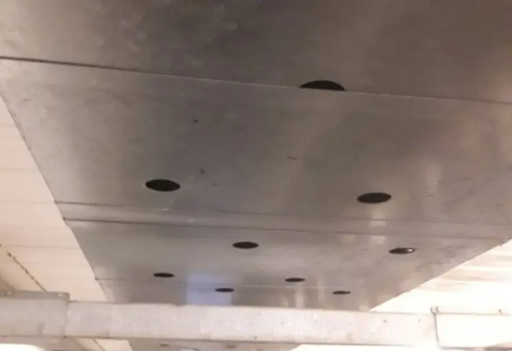 <em class="placeholder">plafond perforé pour diffuser de l&#039;air en salle de traite</em>