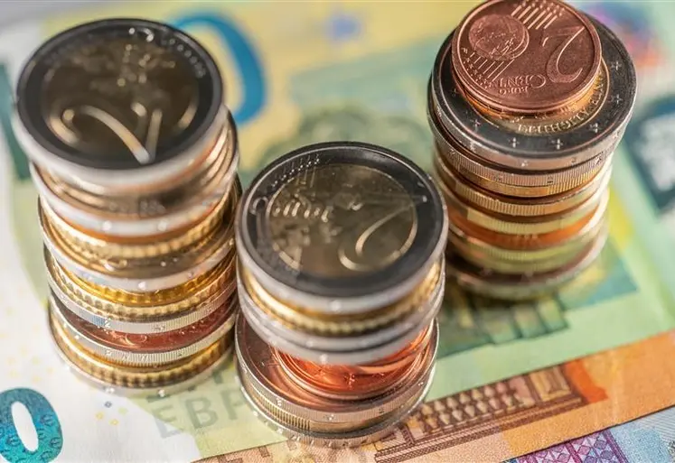 <em class="placeholder">pièces de monnaie et billets</em>