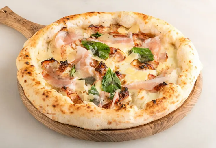 <em class="placeholder">pizza à base de crème fraîche et mozzarella</em>