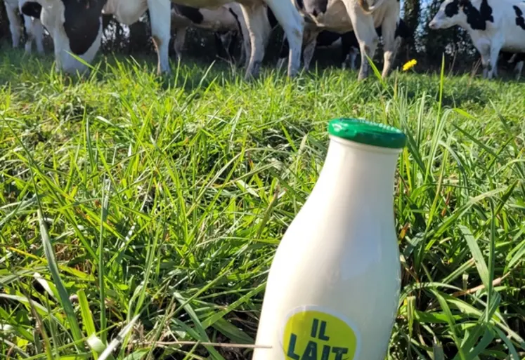 <em class="placeholder">Bouteille de lait Il Lait Là, le repère de Biolait</em>