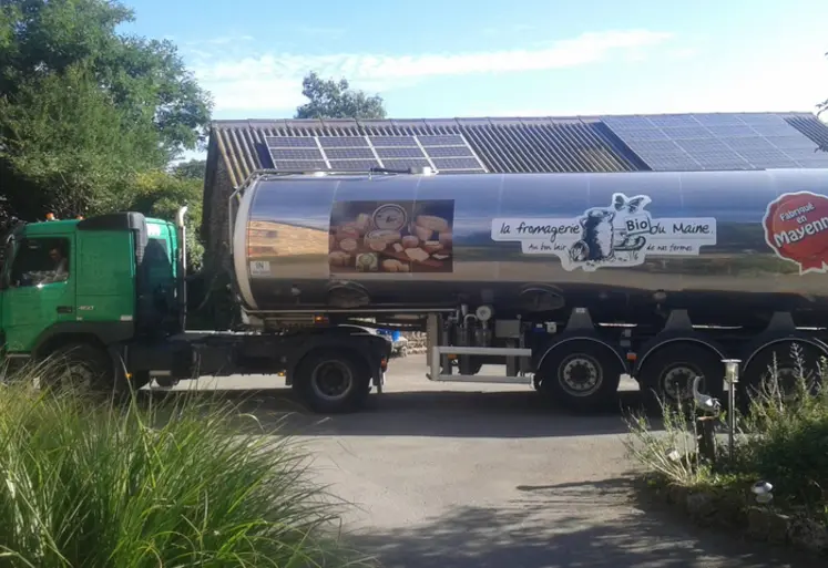 <em class="placeholder">Camion de collecte de lait Entrammes</em>