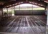 <em class="placeholder">Aire d&#039;attente construite en portique bipente dans un bâtiment pour vaches laitières </em>
