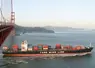 <em class="placeholder">IMG_4019 / cargot dans la baie de San Francisco en Californie, Etats-Unis.  Transport maritime.  bateau transportant des marchandises en containers.</em>