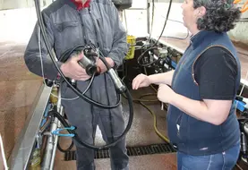 <em class="placeholder">échange entre un éleveur laitier et sa vétérinaire</em>