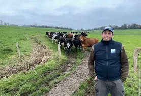<em class="placeholder">Clément Coussement, éleveur laitier</em>