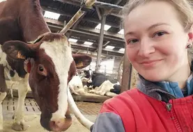 <em class="placeholder">"Je gère mon emploi du temps, c’est moi qui organise mes journées, en respectant bien sûr les indispensables : la traite et les soins aux veaux", explique Sabrina ...</em>