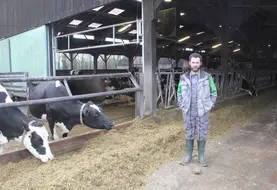 <em class="placeholder">Jérémy Moy devant la table d'alimentation de la stabulation</em>