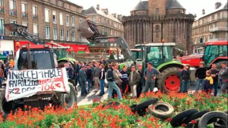 Manifestation à Vire. Les éleveurs laitiers
ont obtenu une médiation du ministère qui
a pour objectif la reprise des négociations
sur le prix du lait.