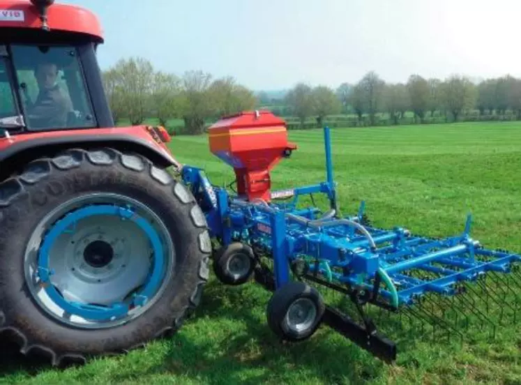 TOUT EN INSTALLANT LA NOUVELLE FLORE, il faut continuer d’exploiter
la parcelle pour maintenir un accès à la lumière au jeune semis.