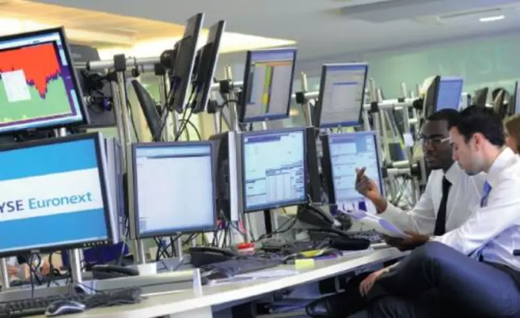 Salle des marchés chez Nyse Euronext. Le premier contrat à terme sur la poudre de lait écrémé (24 t), sera lancé à l'automne. Devraient suivre un contrat pour le beurre et un pour la poudre de lactosérum.