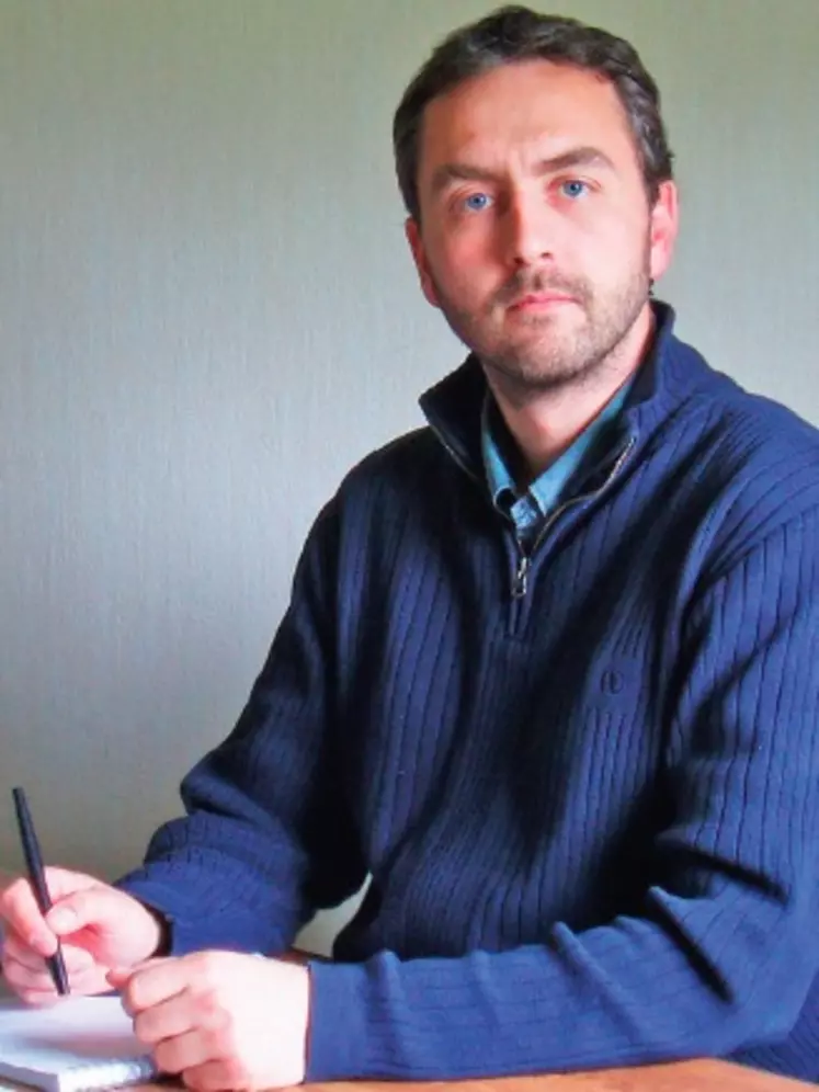 Sébastien
Duroy.
« L’identifica
tion électronique
officielle
sera
vraisemblablement
disponible
pour les
éleveurs
après la
remise des
travaux
prévue pour
l’automne
2009. »